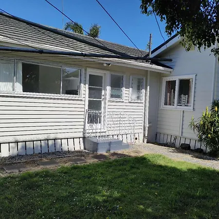 Small 2-Bedroom Flat At Rangiatea Road, Epsom, Auckland